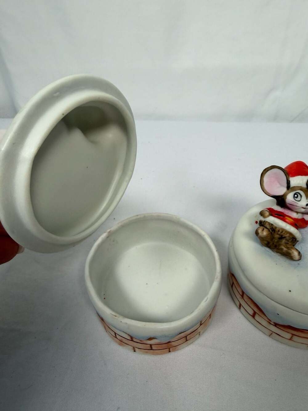 Vintage Homco #8901 Christmas Santa Mouse Ceramic Trinket Boxes - Set of 2 - Picture 4 of 9